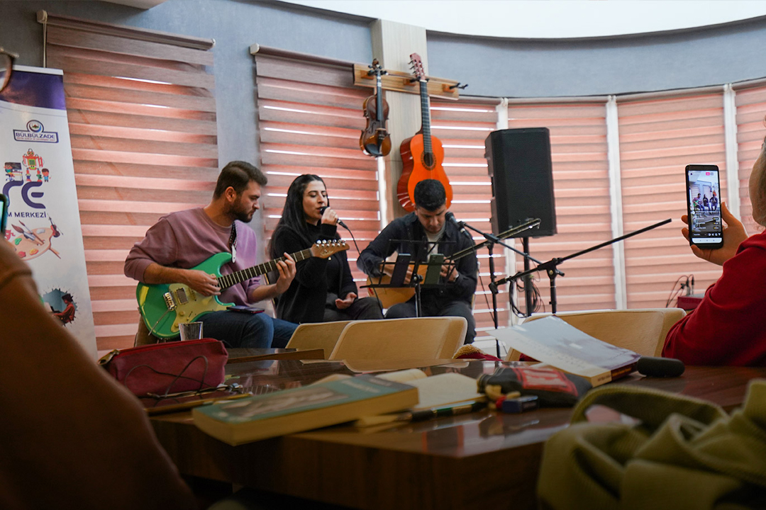 Katre Sanat ve Bilim Merkezi Pusula Kitap Kafe'de Konser Düzenledi