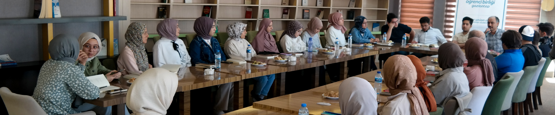 Anadolu Öğrenci Birliği’nin Oku-Yorum Projesi Devam Ediyor