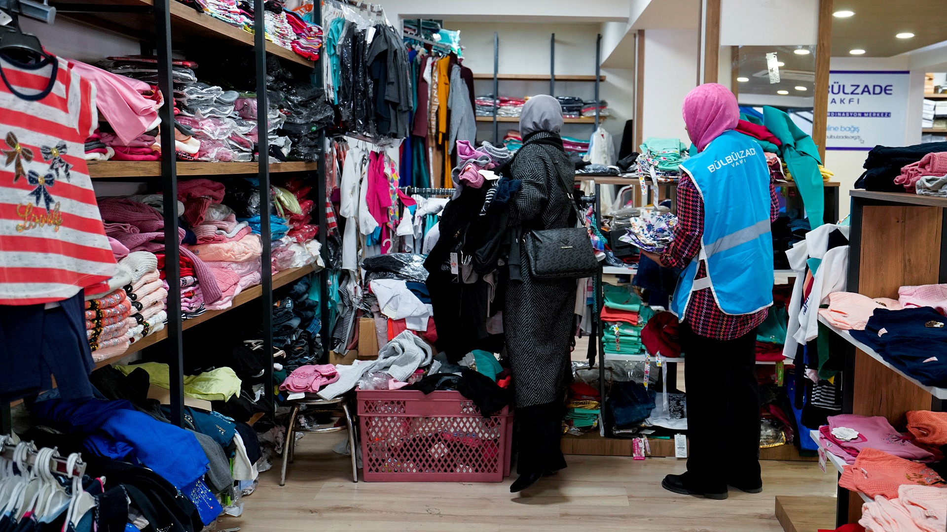 “Bir Çocuk da Siz Giydirin” Kampanyası ile Yardıma Muhtaç Çocuklara Destek