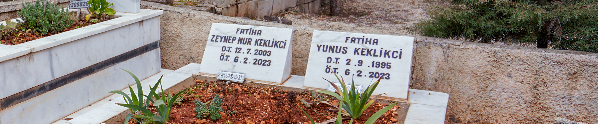 Depremde Hayatını Kaybeden Yunus ve Zeynep Keklikçi'nin Kabirleri Ziyaret Edildi