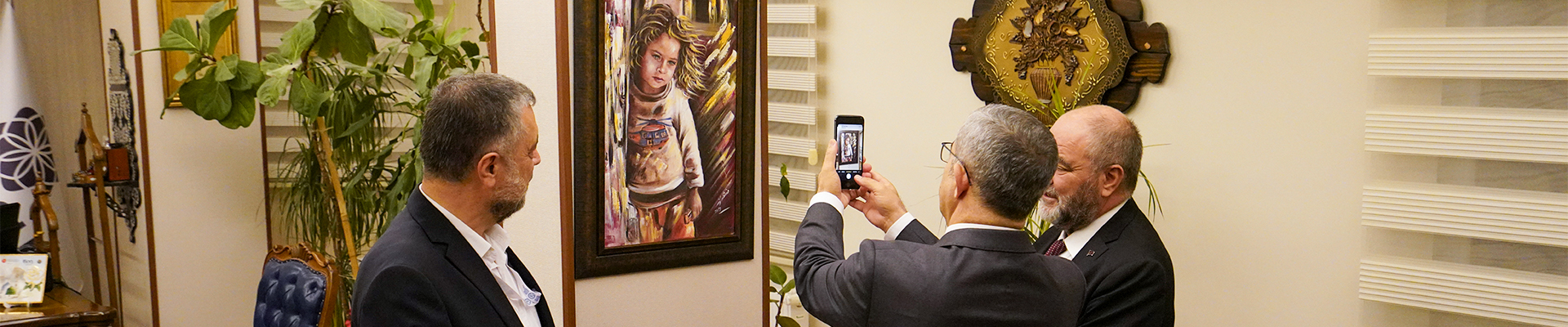 T.C. Dışişleri Bakanlığı Şam Büyükelçisi Burhan Köroğlu'ndan Vakfımıza Ziyaret T.C. Dışişleri Bakanlığı Şam Büyükelçisi Burhan Köroğlu'ndan Vakfımıza Ziyaret