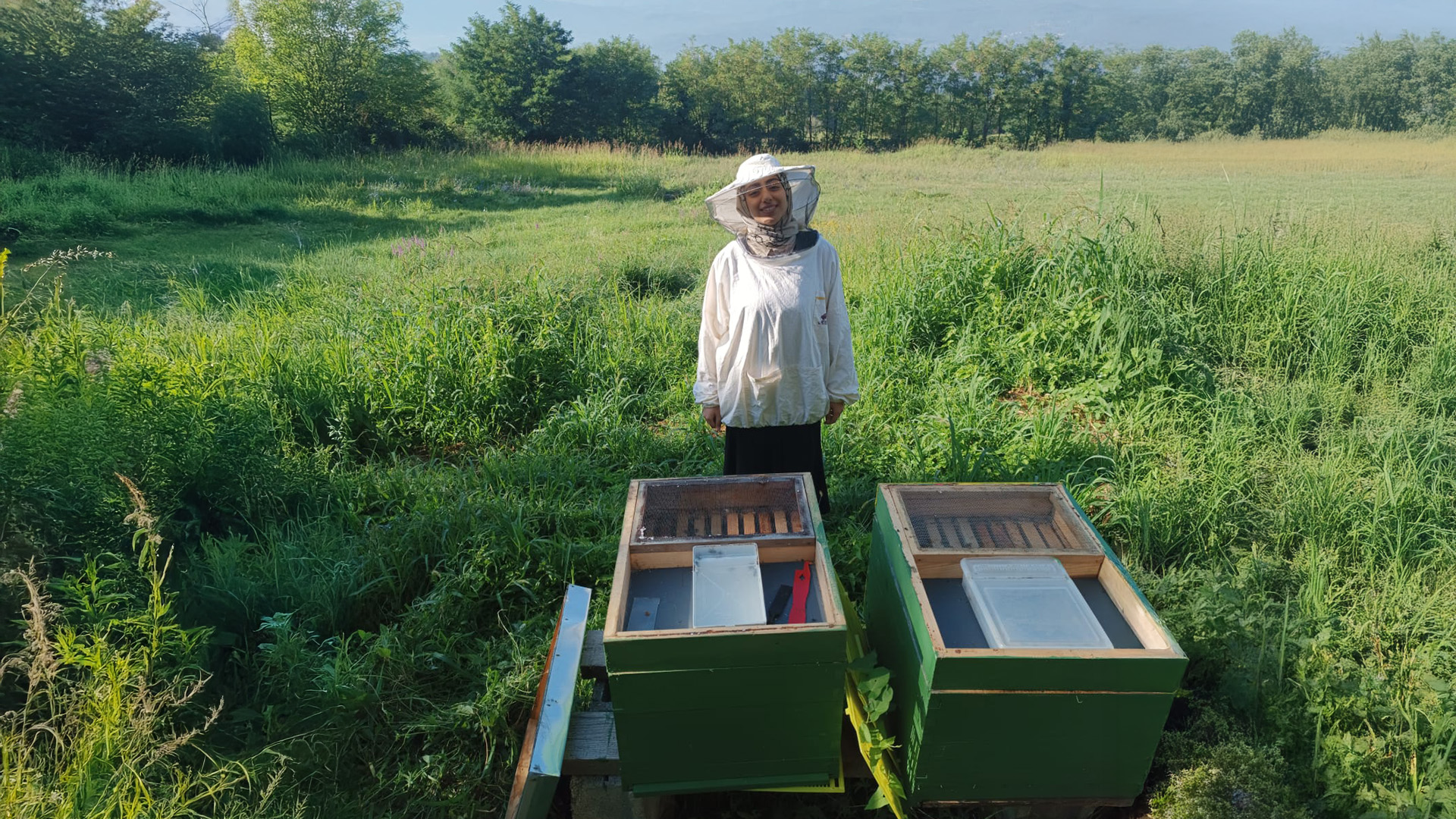 Beekeeping in Bosnia: European Solidarity Corps (ESC) Volunteering Project Beekeeping in Bosnia: European Solidarity Corps (ESC) Volunteering Project