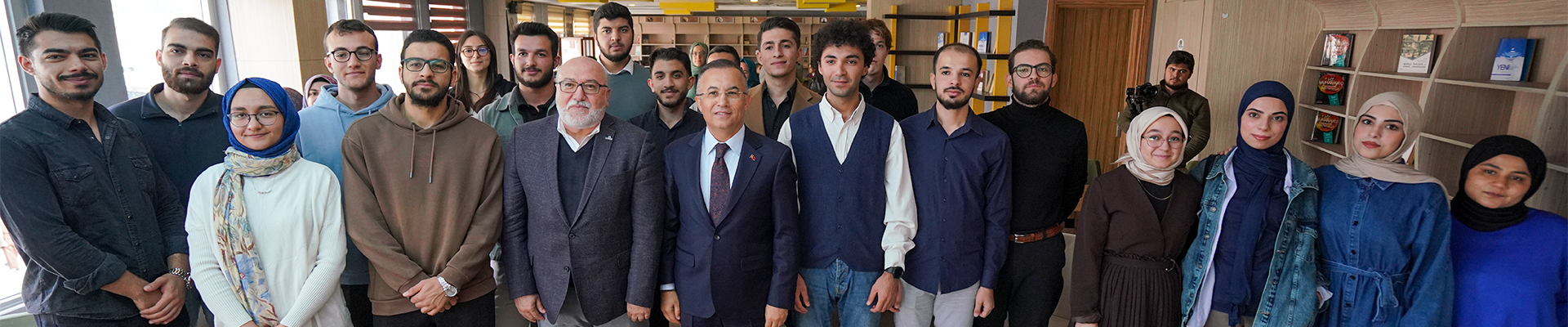 Gaziantep Valisi Kemal Çeber Pusula Kitabevi’ni Ziyaret Etti