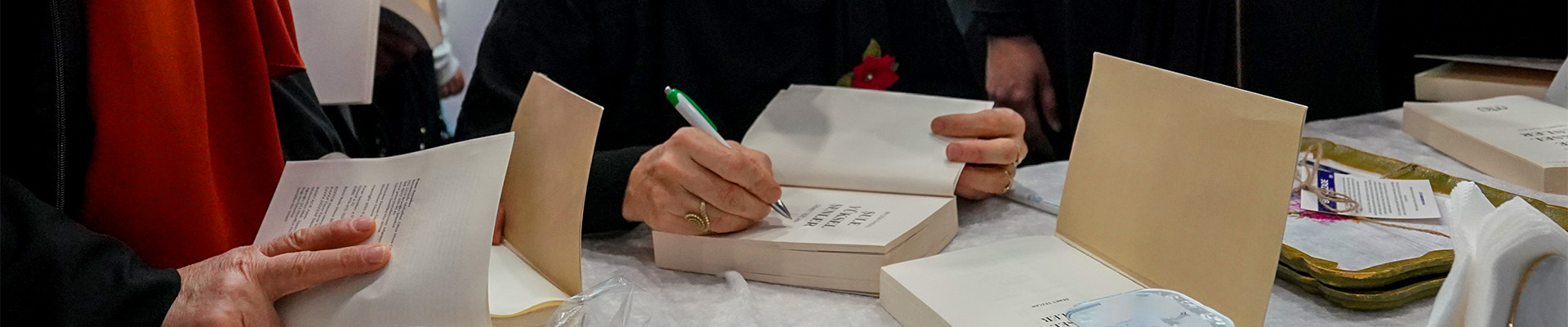 “Şule Yüksel Şenler” Kitap Tahlili Programı