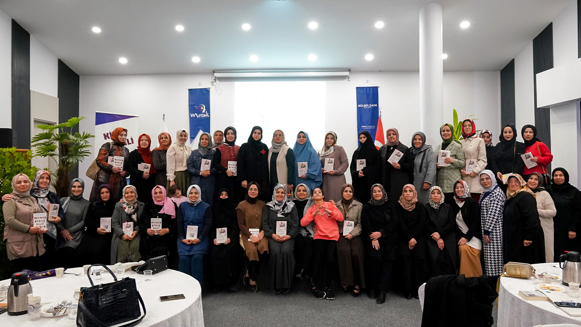 “Şule Yüksel Şenler” Kitap Tahlili Programı “Şule Yüksel Şenler” Kitap Tahlili Programı