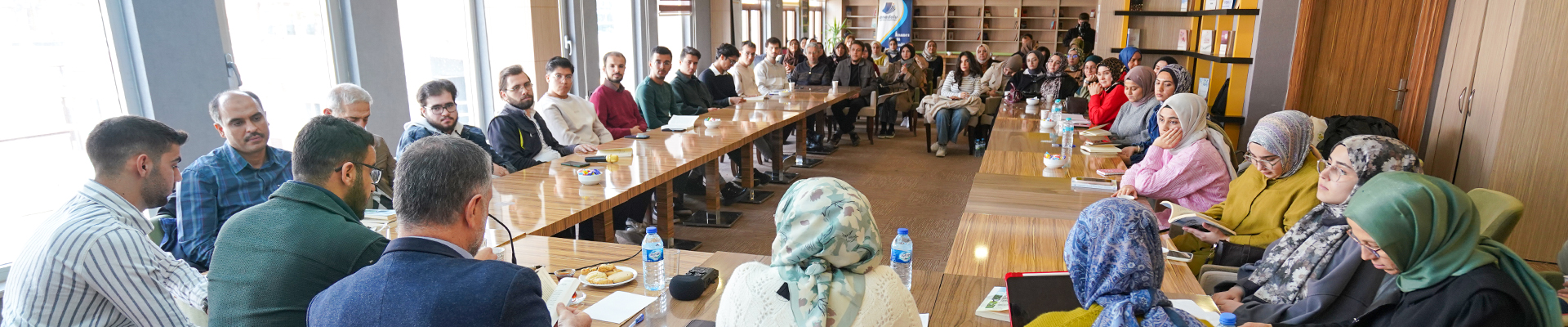 Anadolu Öğrenci Birliği’nin Oku-Yorum Projesi Devam Ediyor